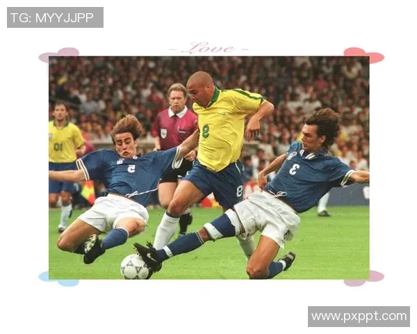 蓝眼珠足球明星盘点他们的魅力与球场风采一览